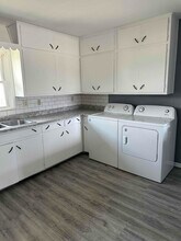 149 E 1st St in Assaria, KS - Foto de edificio - Building Photo