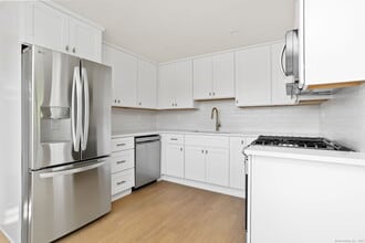 29 Pease Ave in Fairfield, CT - Building Photo - Building Photo