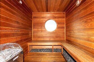 540 West Ave, Unit 2114 in Miami Beach, FL - Foto de edificio - Building Photo