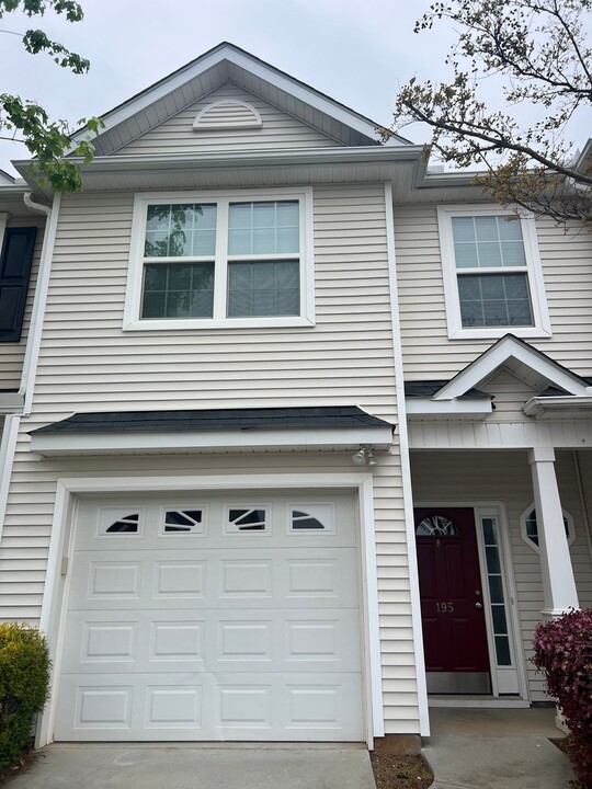 195 Shady Grove Dr in Simpsonville, SC - Building Photo