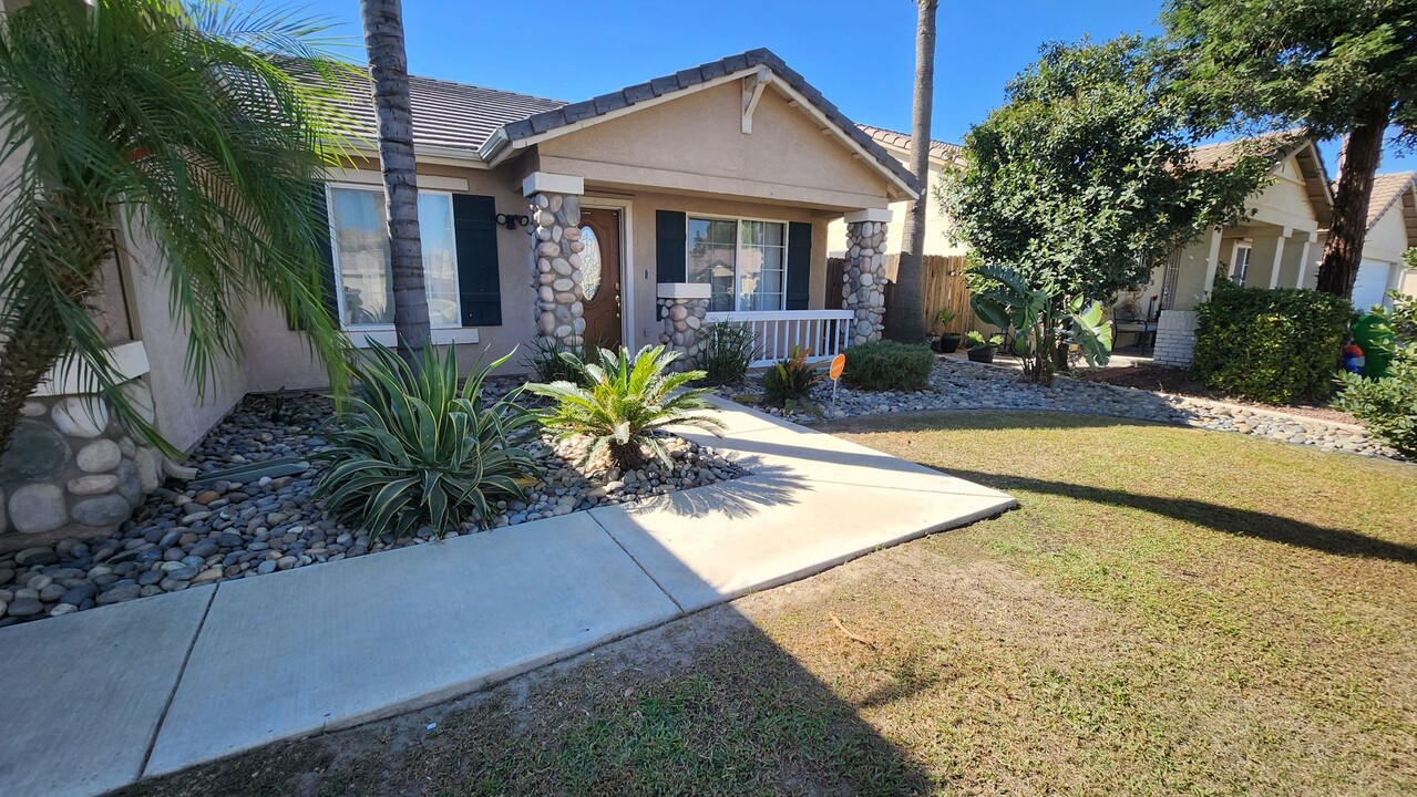 11001 Cactus Valley Dr in Bakersfield, CA - Building Photo