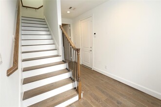 2226 Lou Ellen Ln in Houston, TX - Building Photo - Building Photo
