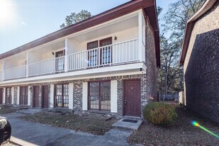 114 Colonial Ct in Summerville, SC - Building Photo