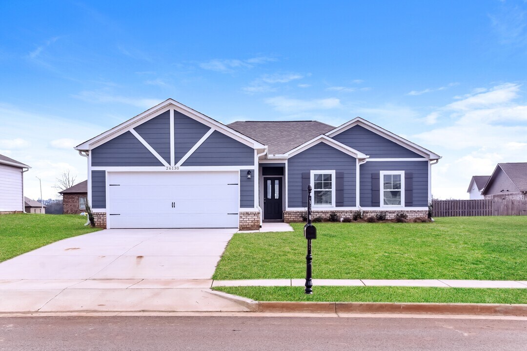 26130 Beech Grv Ln NW in Madison, AL - Foto de edificio