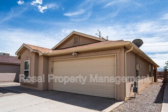 1900 Cielo Oeste Pl NW in Albuquerque, NM - Building Photo - Building Photo