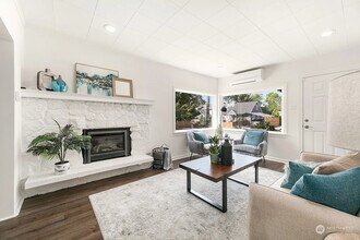 11520 16th Ave NE in Seattle, WA - Foto de edificio - Building Photo