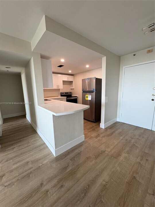 1825 W 44th Pl in Hialeah, FL - Building Photo