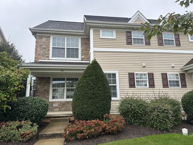 701 Brentwood Dr in Lititz, PA - Building Photo - Building Photo