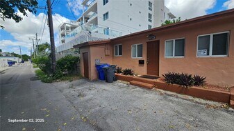 1830 Monroe St in Hollywood, FL - Building Photo
