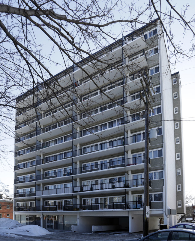 Inverlea Apartments in Ottawa, ON - Building Photo - Building Photo