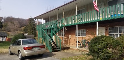 142 Spears Ave in Elizabethton, TN - Foto de edificio - Other