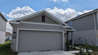 235 Hayley St in Winter Haven, FL - Building Photo
