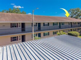 9881 113th St N, Unit 215 in Seminole, FL - Building Photo