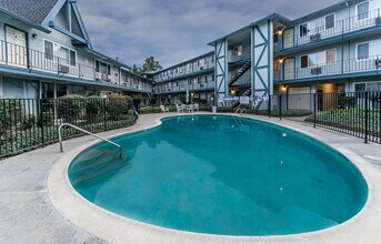 Campbell House in San Jose, CA - Foto de edificio - Building Photo