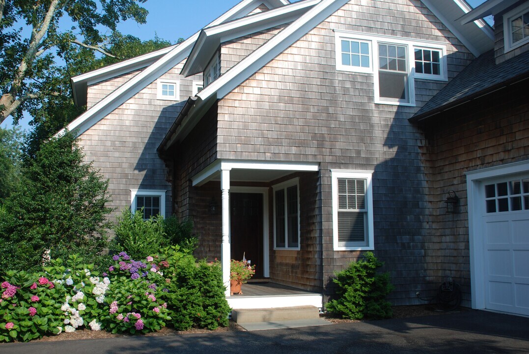 29 McGuirk St in East Hampton, NY - Building Photo