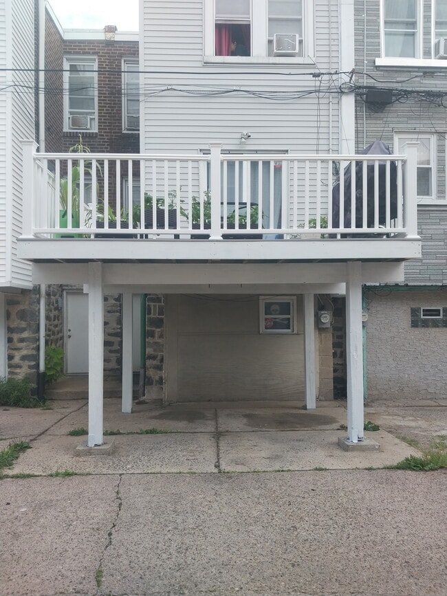 property at 538 E Carver St