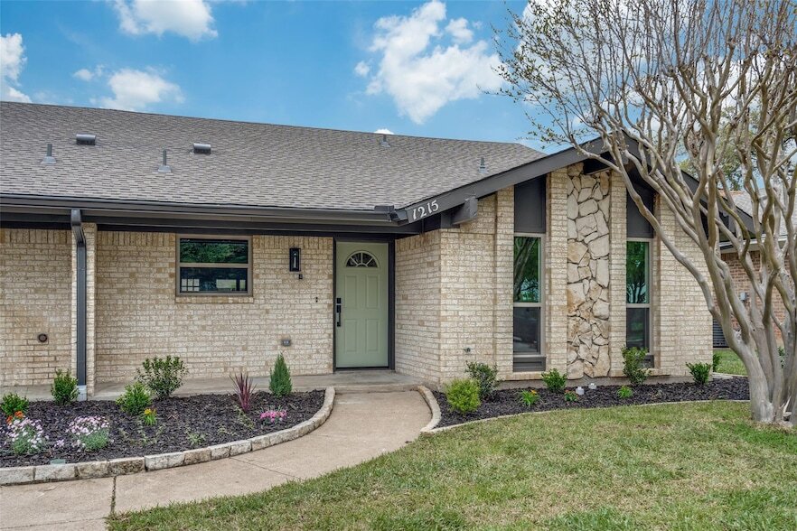 1215 Mill Valley Dr in Plano, TX - Foto de edificio