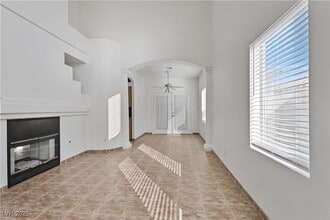 8758 Arawana Pl in Henderson, NV - Foto de edificio - Building Photo