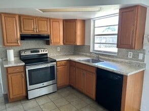 9820 Rainbow Ln in Port Richey, FL - Building Photo - Building Photo