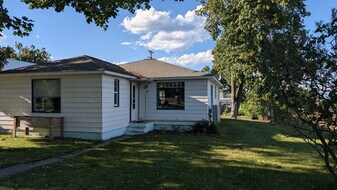 211 3rd Ave E in Polson, MT - Building Photo