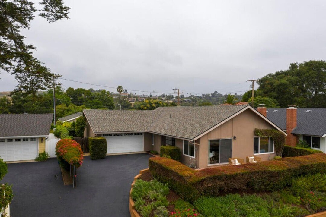 2534 Selrose Ln in Santa Barbara, CA - Building Photo