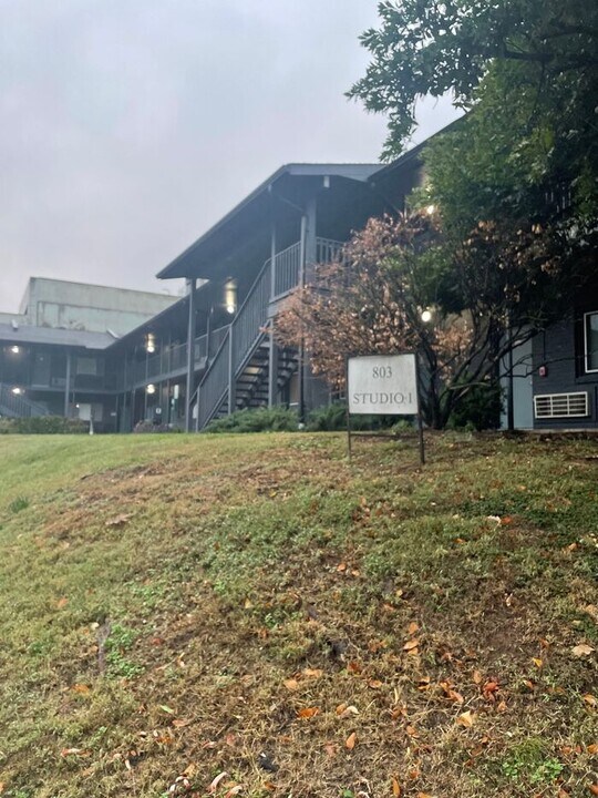 803 Hillview Heights in Nashville, TN - Building Photo