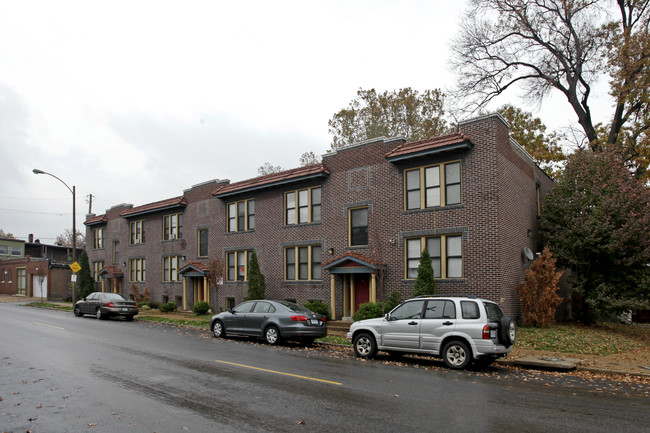 1084-1092 S Taylor Ave in St. Louis, MO - Building Photo - Building Photo