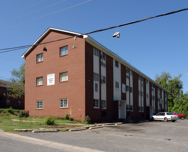 Hillside Manor in Winston-Salem, NC - Building Photo - Building Photo