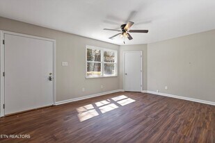 8626 Hill Rd in Knoxville, TN - Building Photo