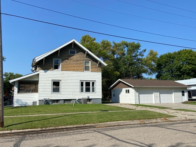 404 W Caledonia Ave in Hillsboro, ND - Building Photo - Building Photo