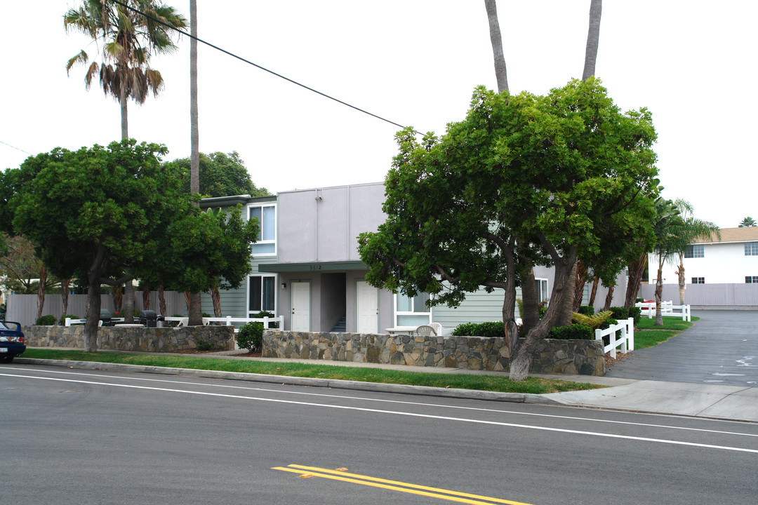 3512 Harding St in Carlsbad, CA - Building Photo