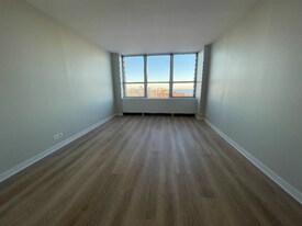 655 W Irving Park Rd in Chicago, IL - Building Photo