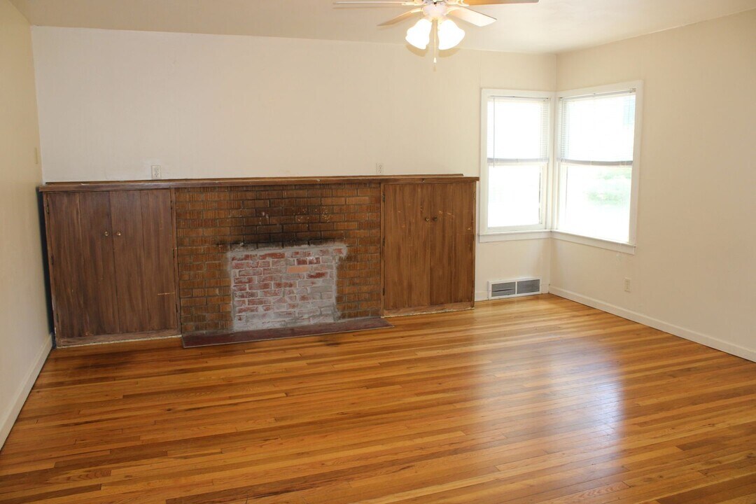 908 Kearney St in Manhattan, KS - Building Photo