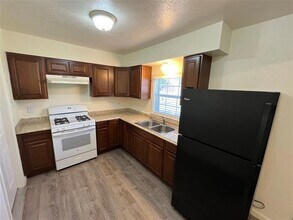 10135 Kittyhawk Ln in Dallas, TX - Building Photo - Building Photo