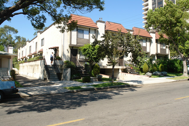 403 Pioneer Dr in Glendale, CA - Building Photo - Building Photo