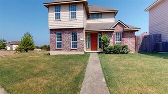 4131 McFarland Dr in College Station, TX - Building Photo