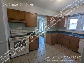 973 Berwin St in Akron, OH - Building Photo - Building Photo