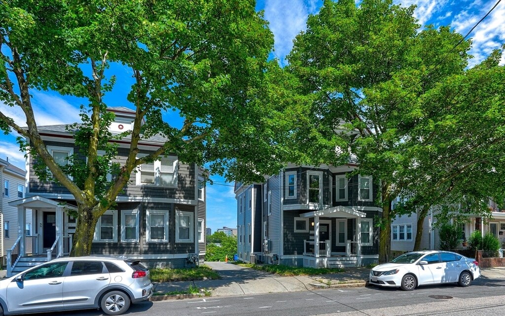 285 Medford St in Somerville, MA - Building Photo