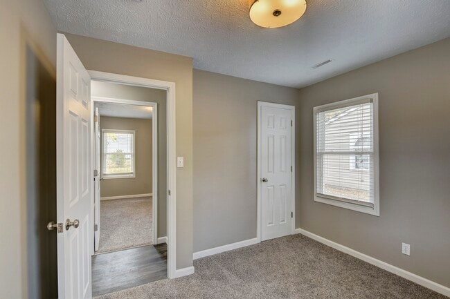 1017 Hiatt St in Carter Lake, IA - Foto de edificio - Building Photo