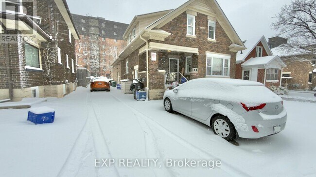 16 Marshall St in Waterloo, ON - Building Photo - Building Photo