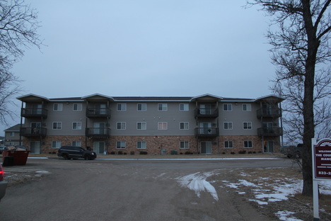 Country Manor in Minot, ND - Building Photo