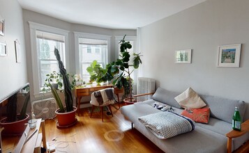 1 Gray St, Unit 4 in Cambridge, MA - Foto de edificio - Building Photo