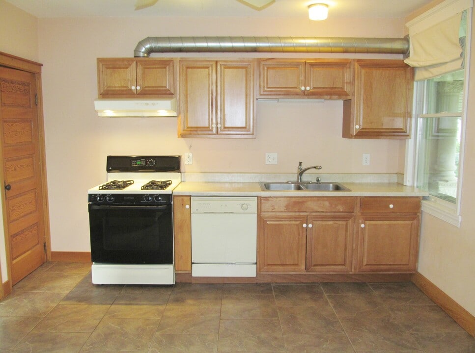 88 Thompson St, Unit 2 in Raritan, NJ - Building Photo
