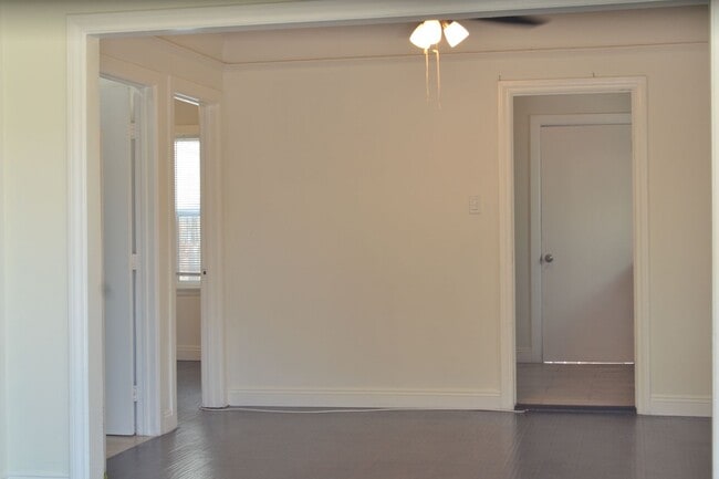 property at 1190 N Kingsley Dr