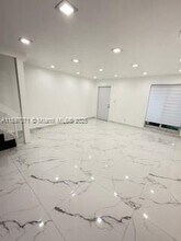 5277 SW 40th Ave in Davie, FL - Building Photo - Building Photo