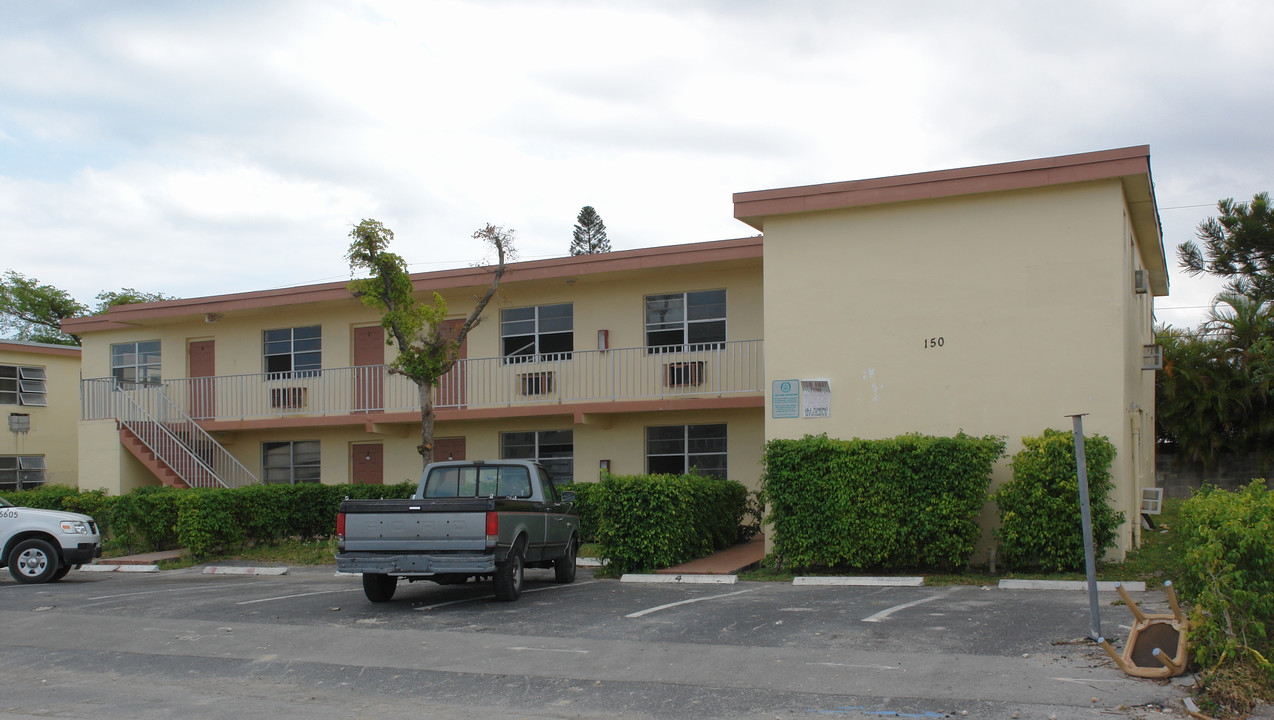 150 SW 8th St in Pompano Beach, FL - Building Photo