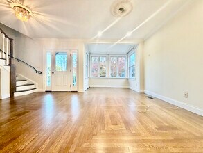 27 Nautilus Pl in New Rochelle, NY - Foto de edificio - Building Photo