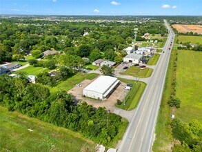 8019 Farm to Market 517 Rd W in Dickinson, TX - Building Photo - Building Photo
