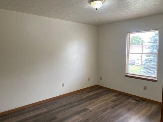 1016 Eleanor Ave, Unit 1016 in Piqua, OH - Building Photo - Building Photo