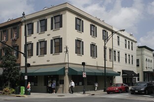 122 W Broughton St in Savannah, GA - Building Photo